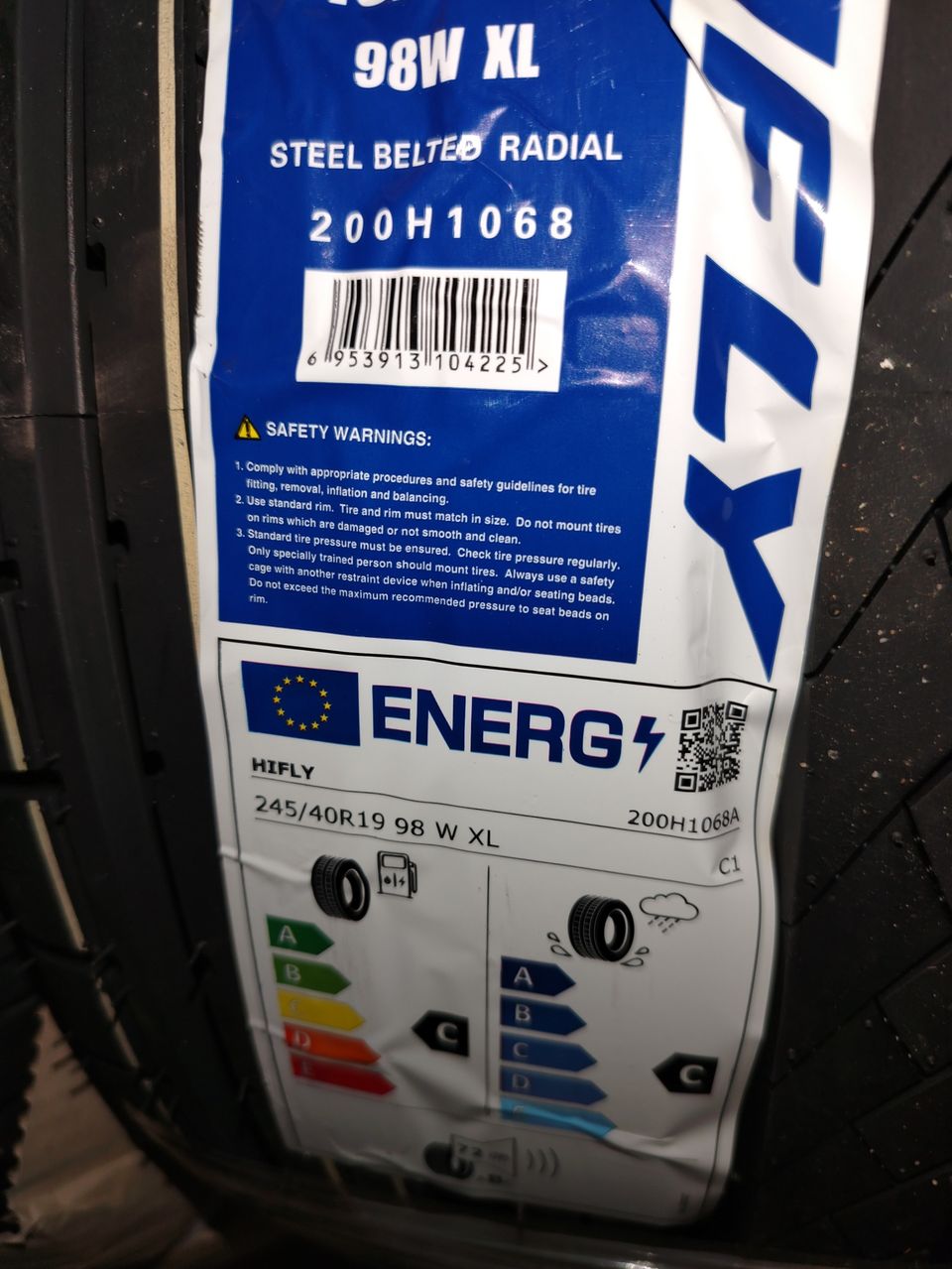 Uudet renkaat 245/40r 19 2kpl