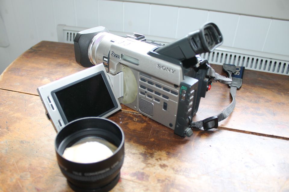 Pikkuviallinen DV kamera Sony DV DCR-TRV900E