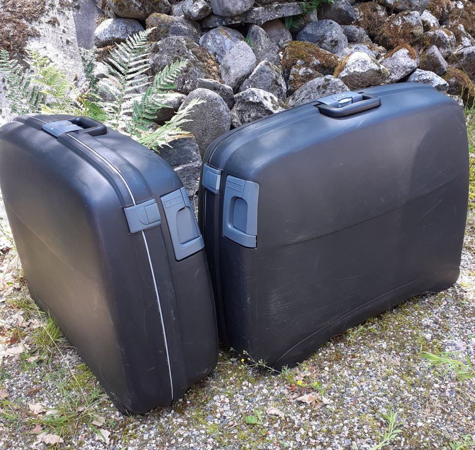 2kpl isoja matkalaukkuja