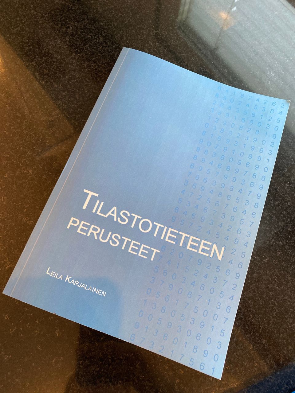 Tilastotieteen perusteet -kirja