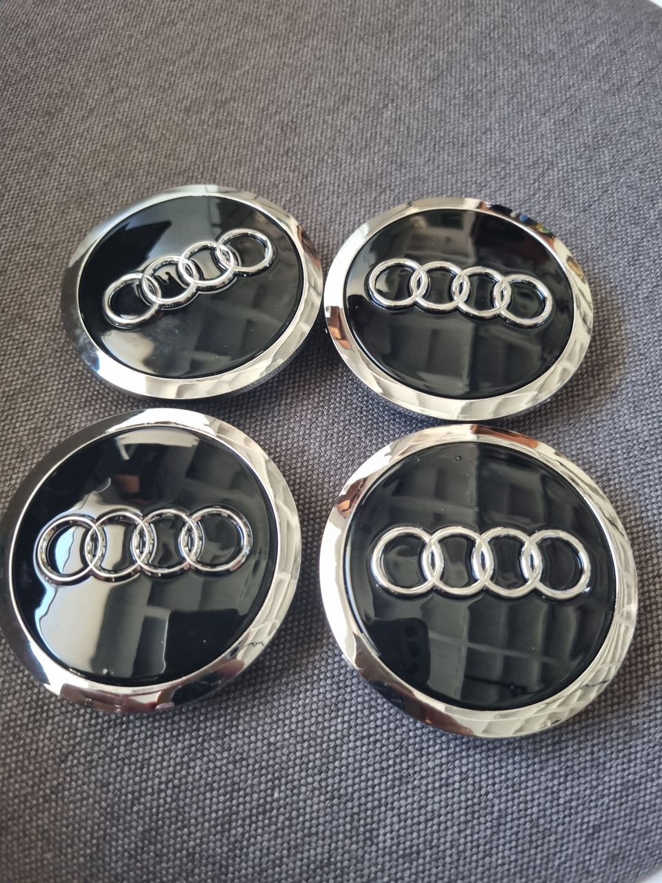 Audi vanteen keskikupit 69mm