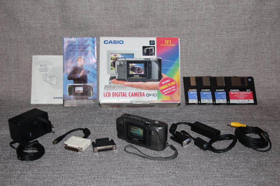 Casio QV-10 LCD Digital Camera tarvikkeineen