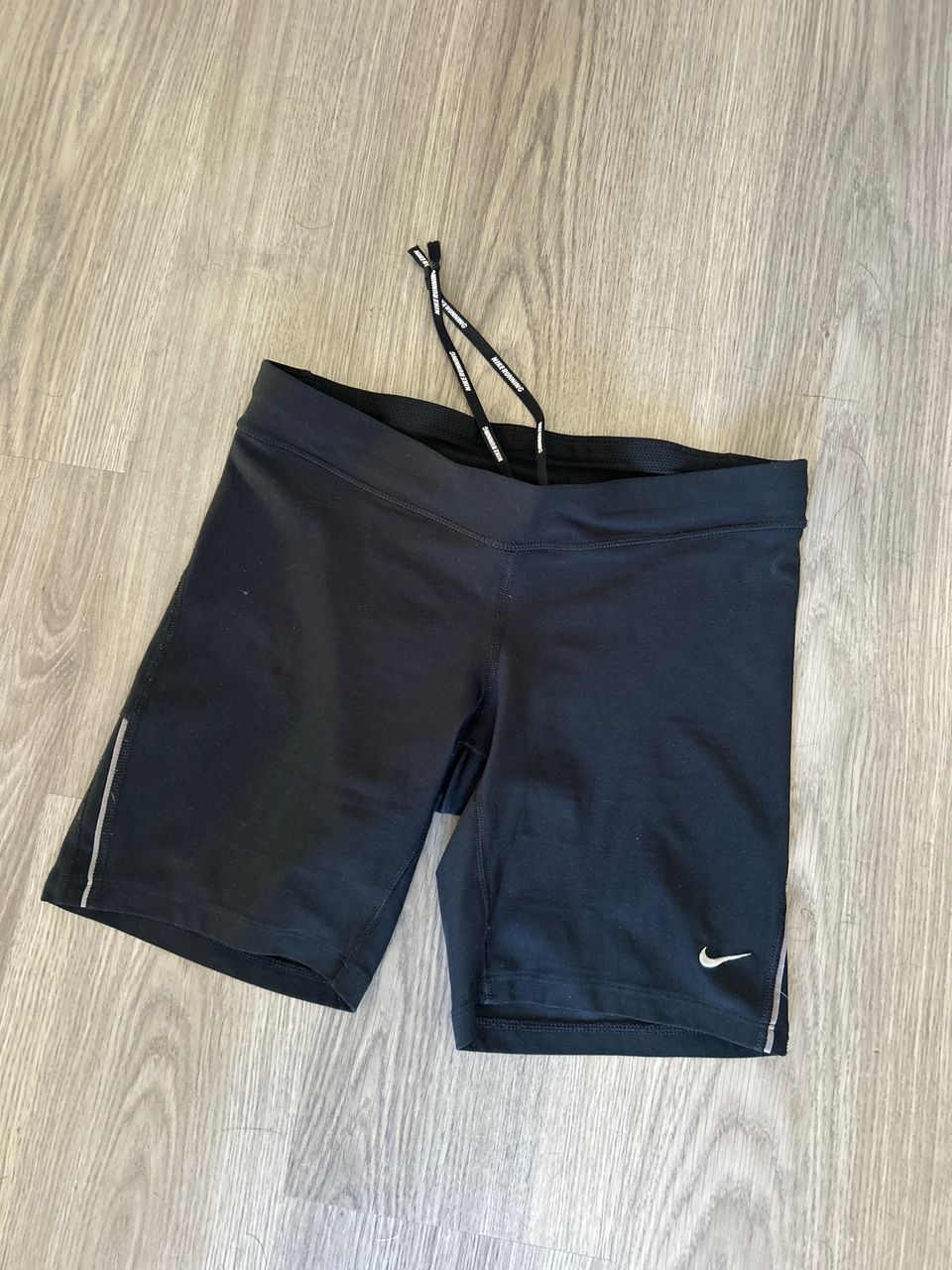 Nike Running HUIPUT shortsit tasku takana Dri fit