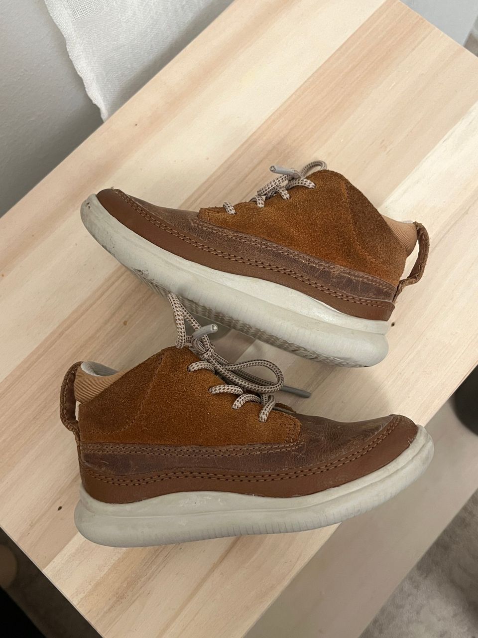 22 koon Clarks kengät nahkaa