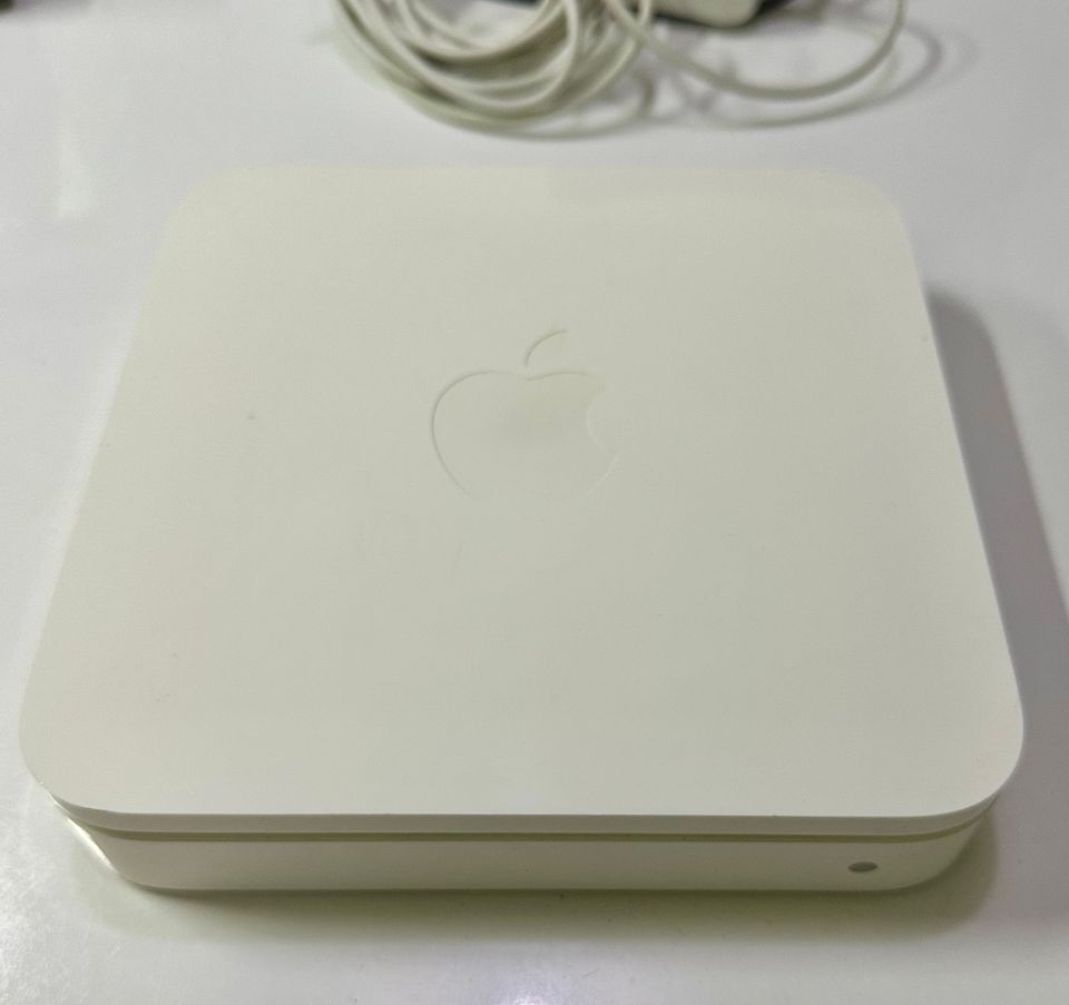 Apple AirPort Extreme Base Station