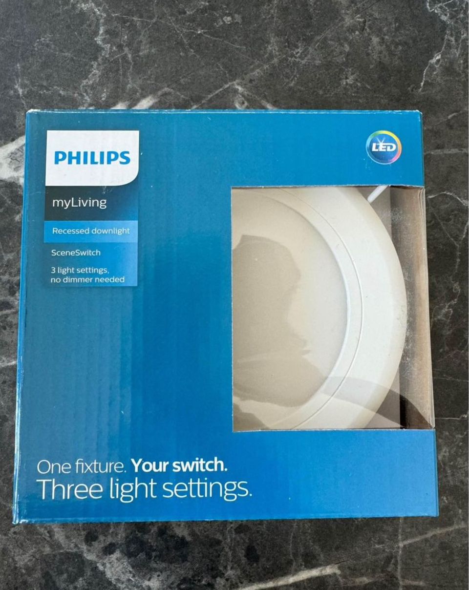 Philips (myliving) spot light. niitä on 17 kpl hinta on 5e kpl