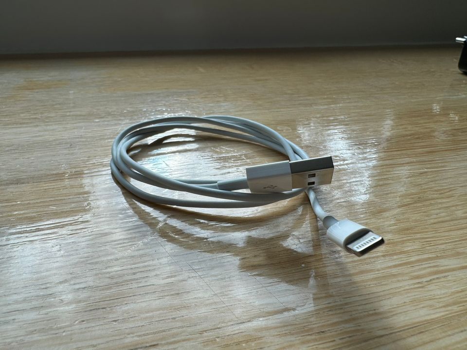 Apple USB-A -lightning latausjohto