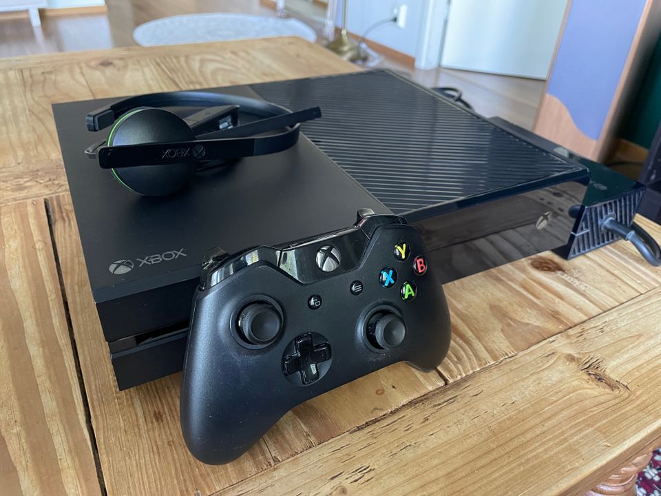 Xbox One 500Gt -pelikonsoli