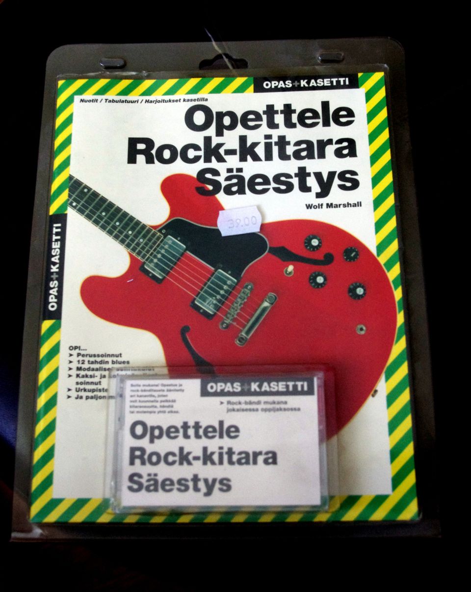 OPETTELE ROCK-KITARA SÄESTYS Opas + kasetti -sarjaa.