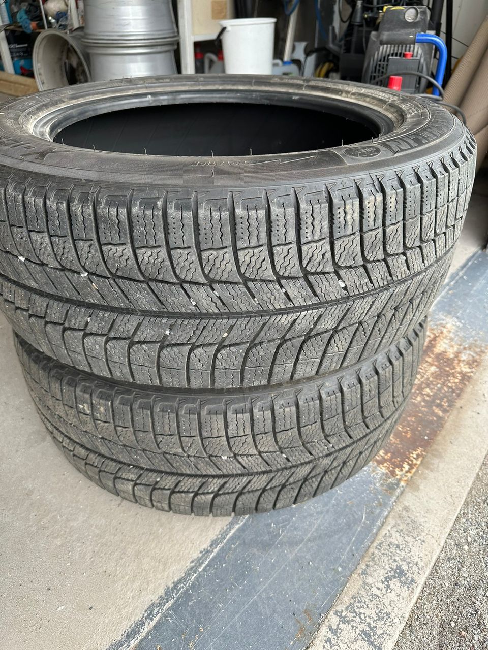 2kpl Michelin X-ice X13 kitkarenkaat 225/55R17 101H