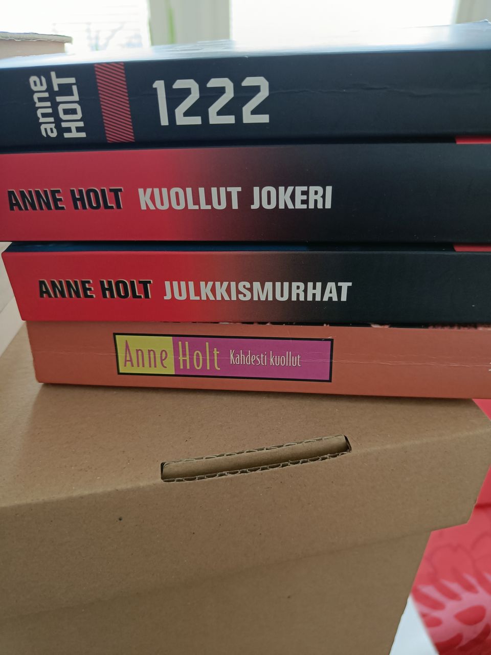 Anne Holt pokkarit