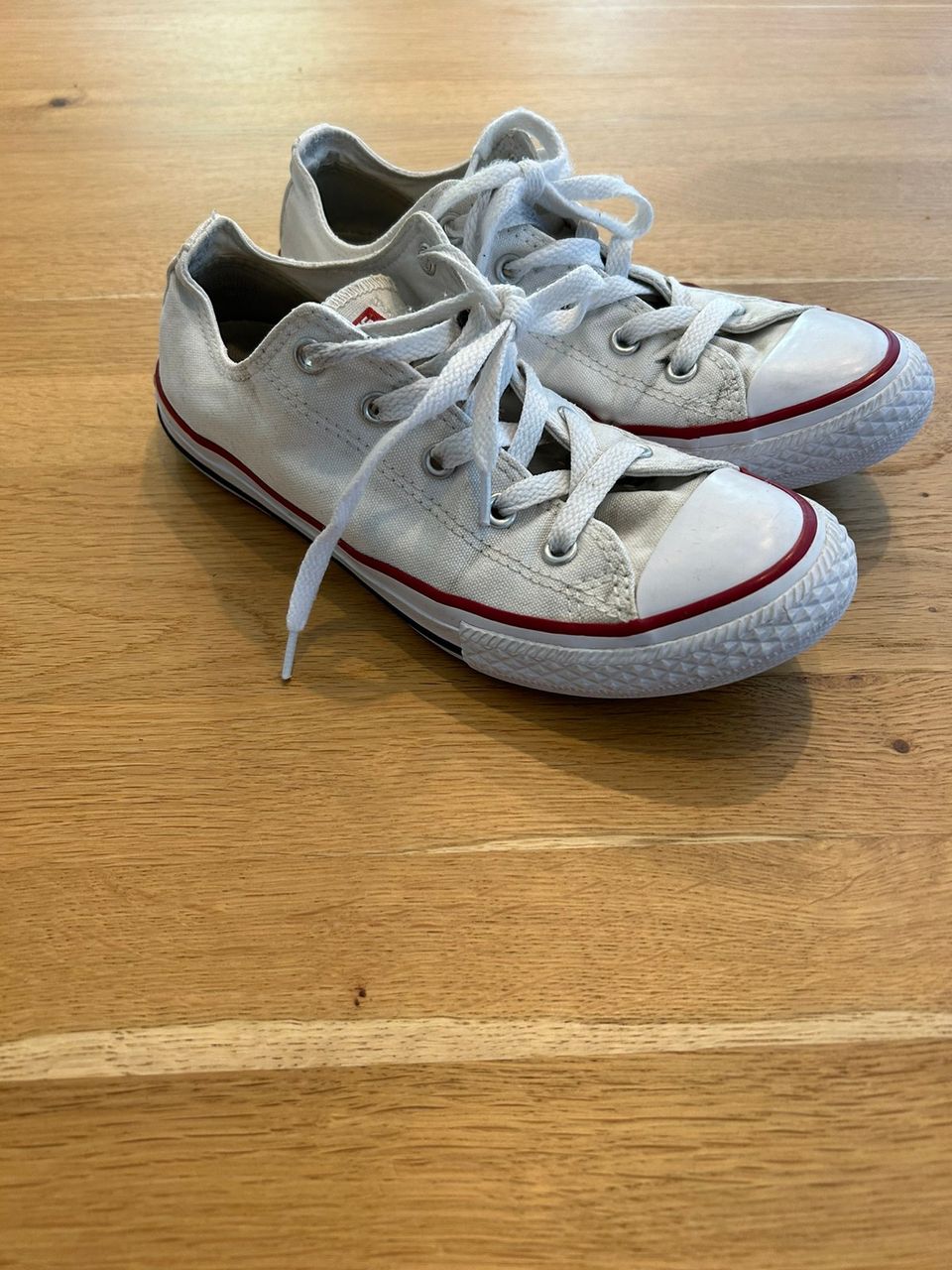 Converse koko 35 valkoinen matala