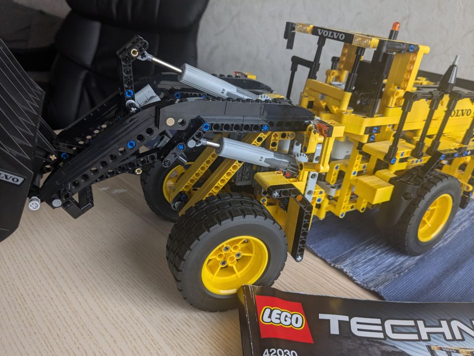 Lego 42030 Volvo pyöräkuormaaja