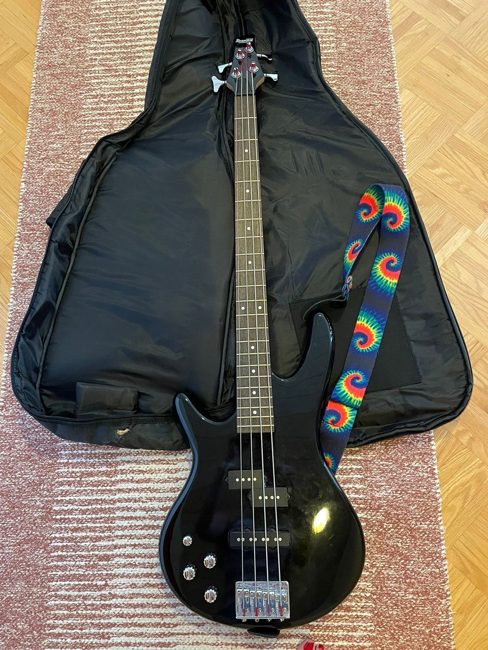 Ibanez GRL200L sähkökitara, basso