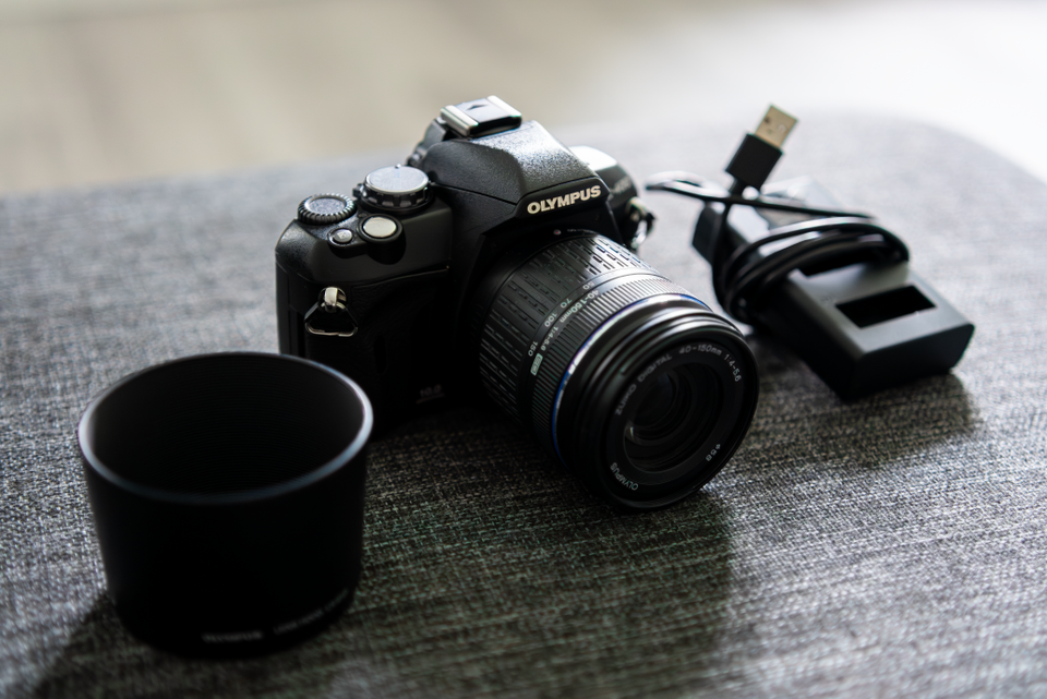 Olympus E-400 järjestelmäkamera Kodakin CCD kennolla + objektiivi