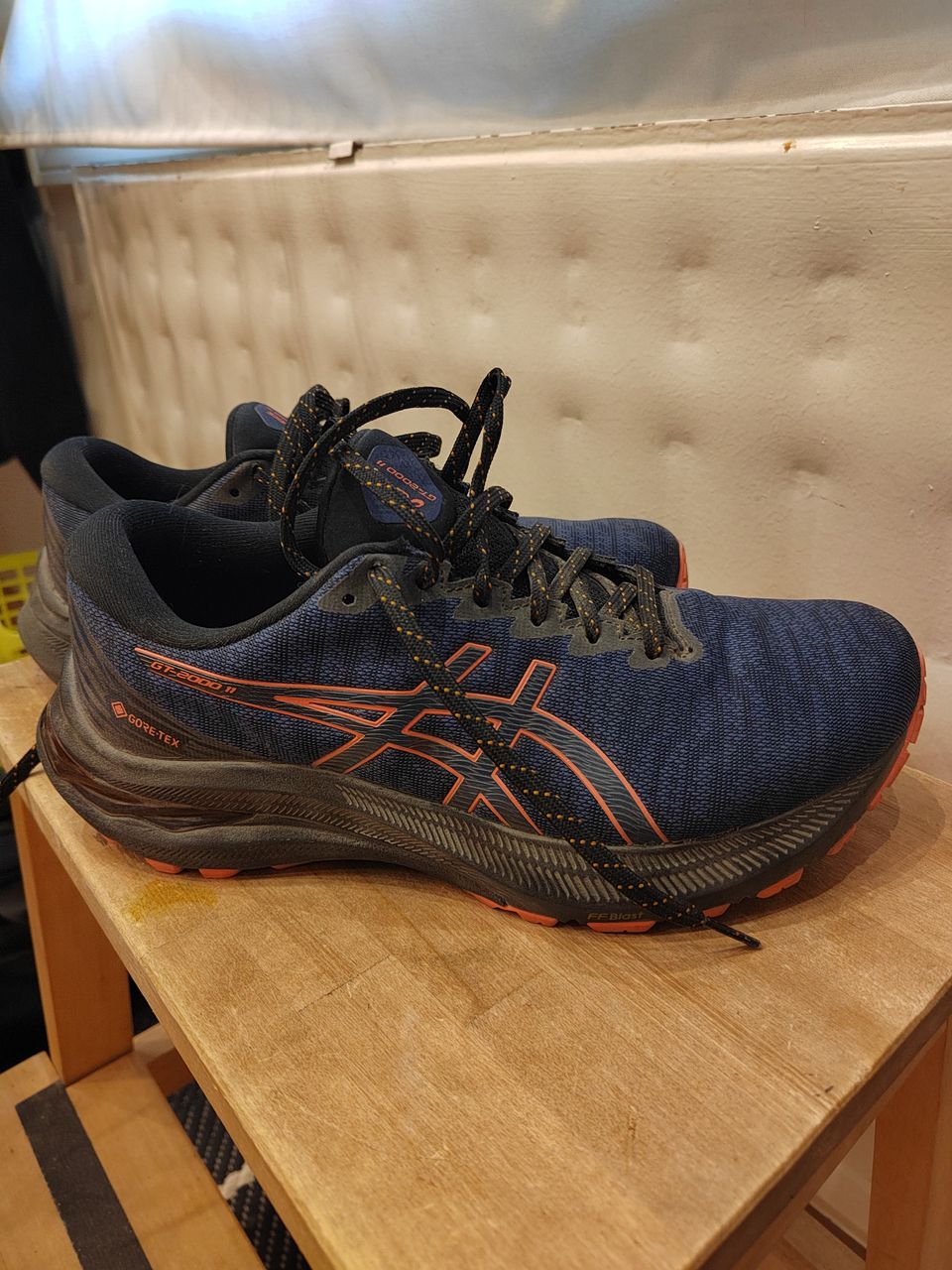 Naisten vedenpitävät juoksukengät Asics GT-2000 11