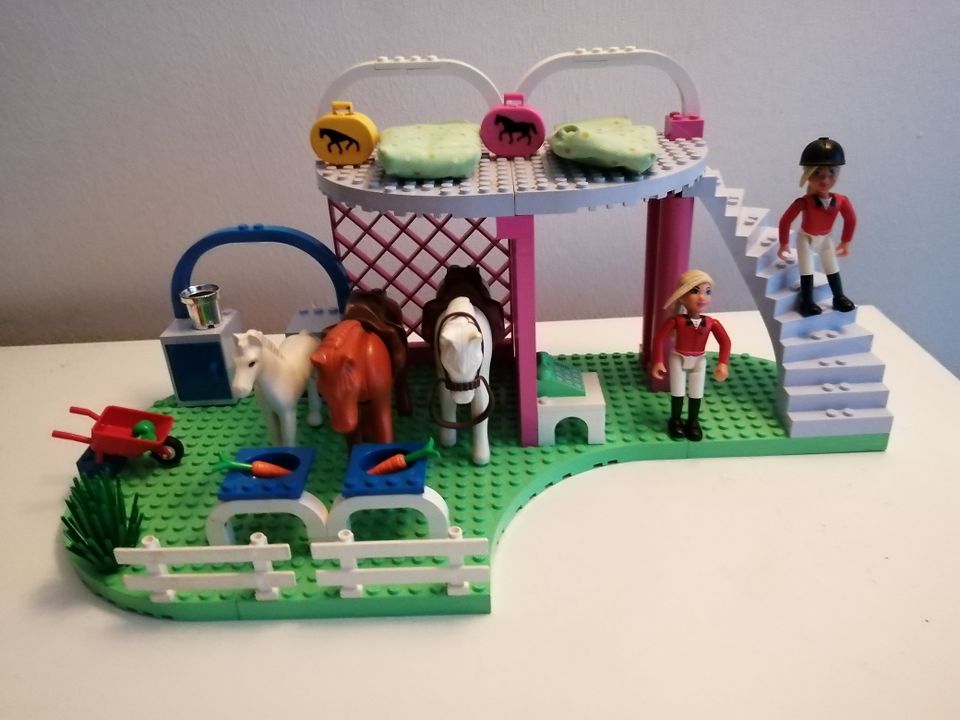 Lego Belville hevostalli