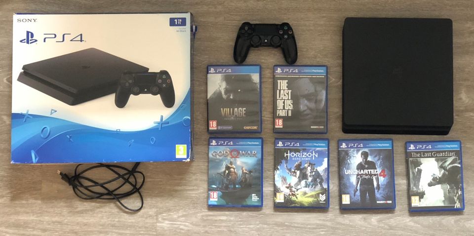 PS4 Playstation 4 Slim 1TB w/controller & games