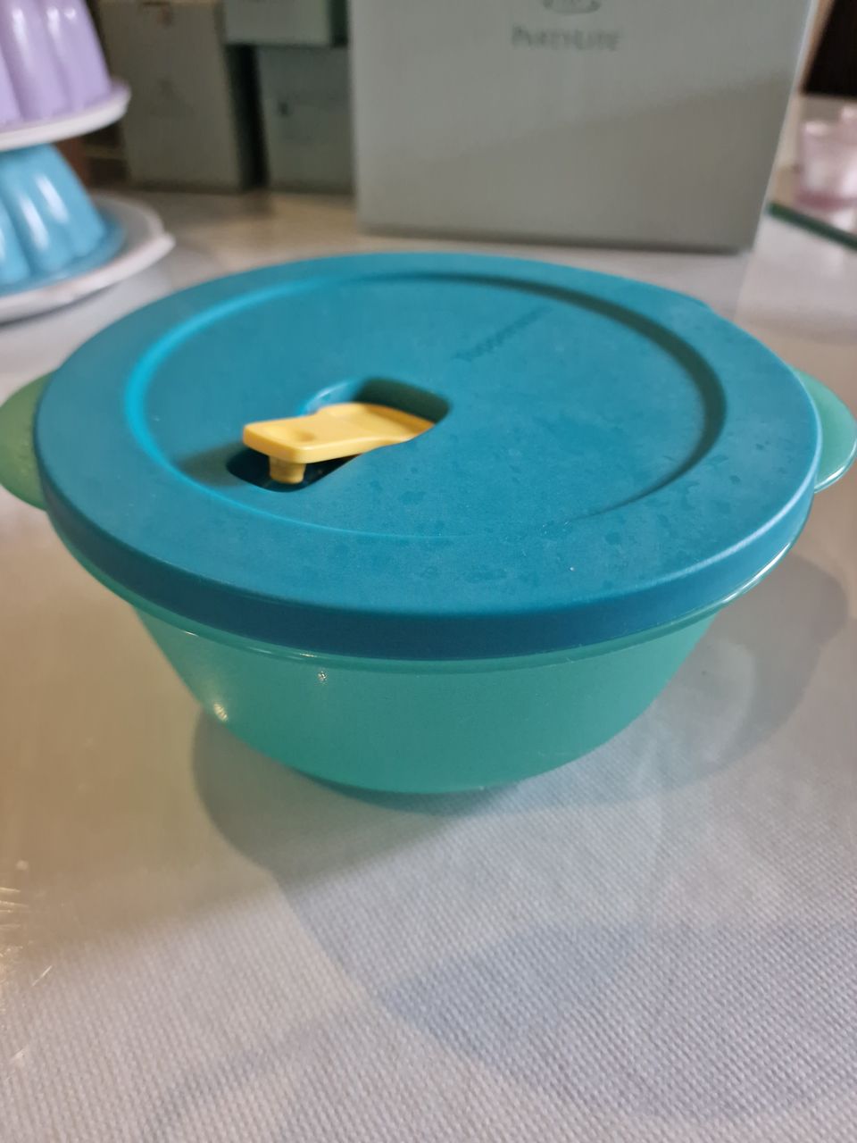 Tupperware mikroastia ruoan lämmitykseen ja säilytykseen