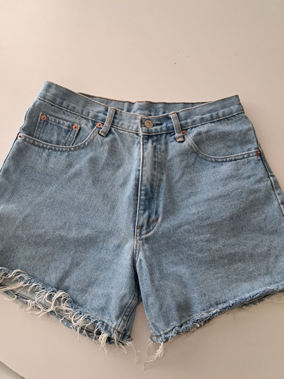 Levis 501 farkkushortsit 32 (M)