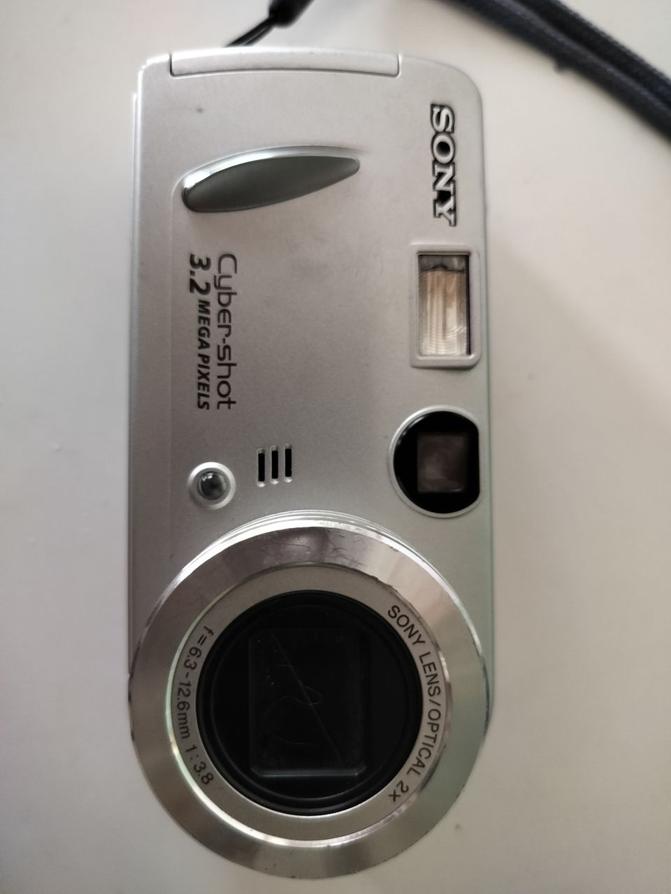 Sony Cyber-shot DSC-52 3.2 megapixel digital camera silver