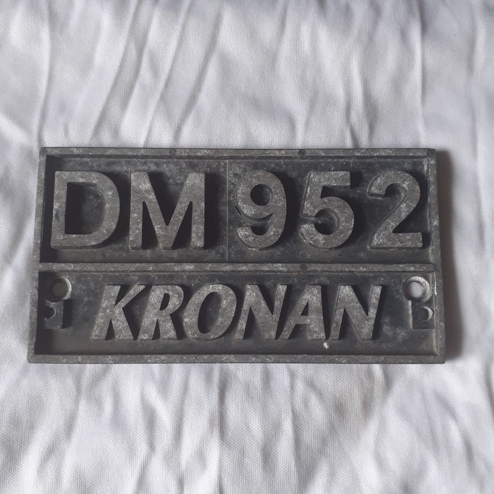 DM 952 Kronan

rautakyltti metal sign