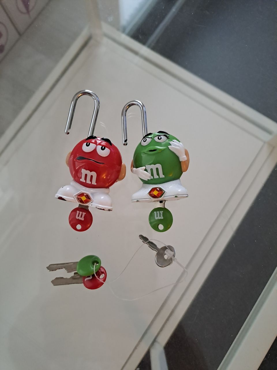 2 M&M'S lukkoa