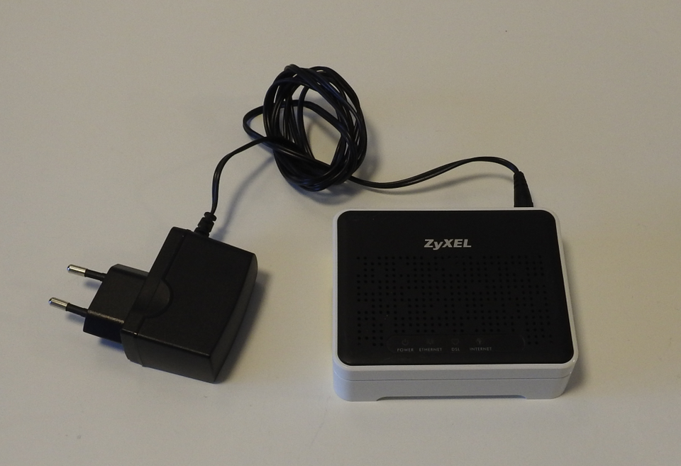 Zyxel AMG1001-T10A ADSL2+ modeemi