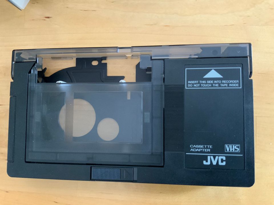 VHS-C adapter,  VHS-C to VHS / VHS-C-kasetinmuunninsovitin, toimii