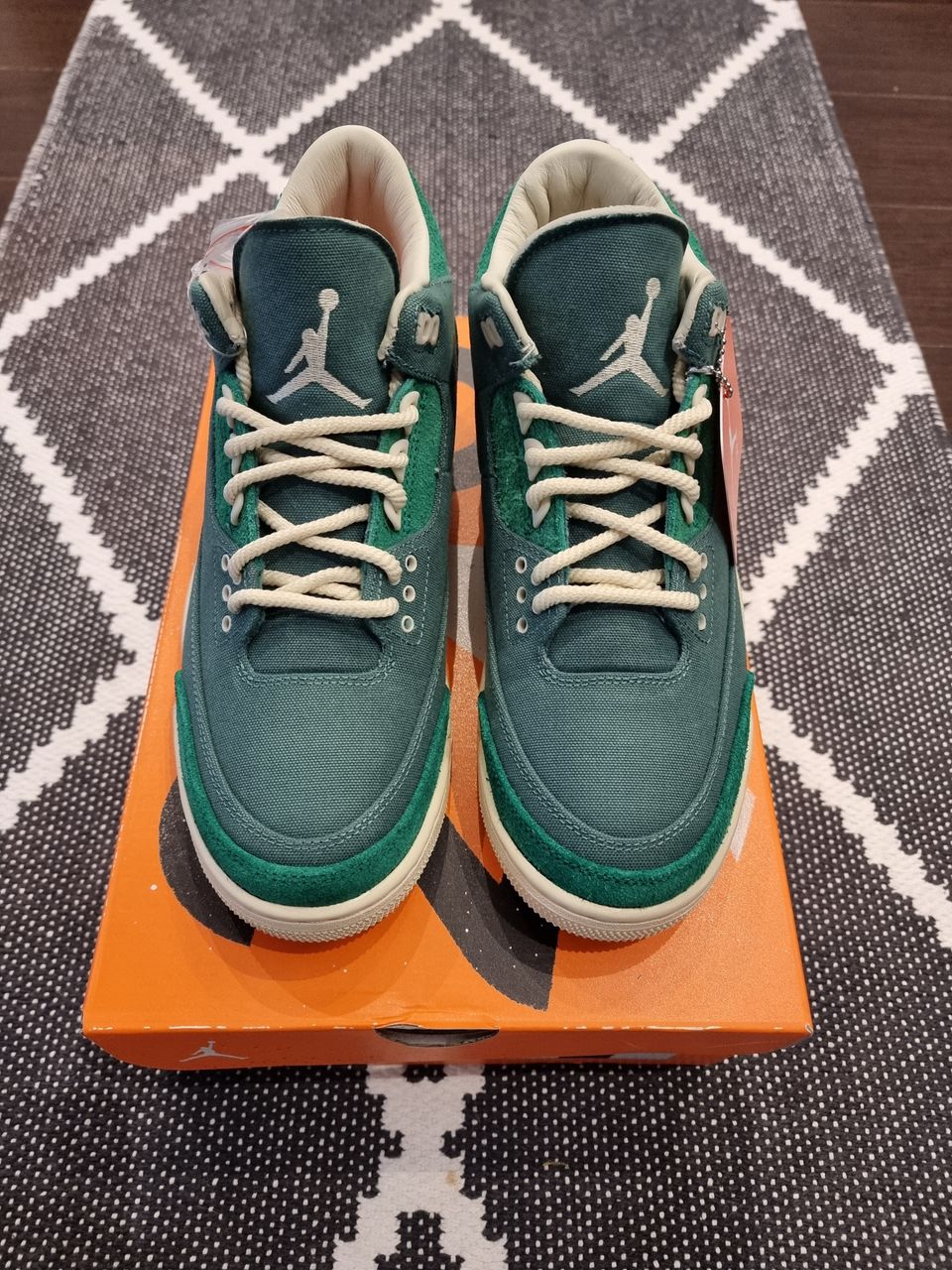 Air Jordan 3 x Nina Chanel kengät