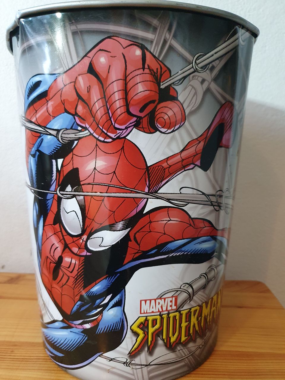 Lasten Spiderman roskis