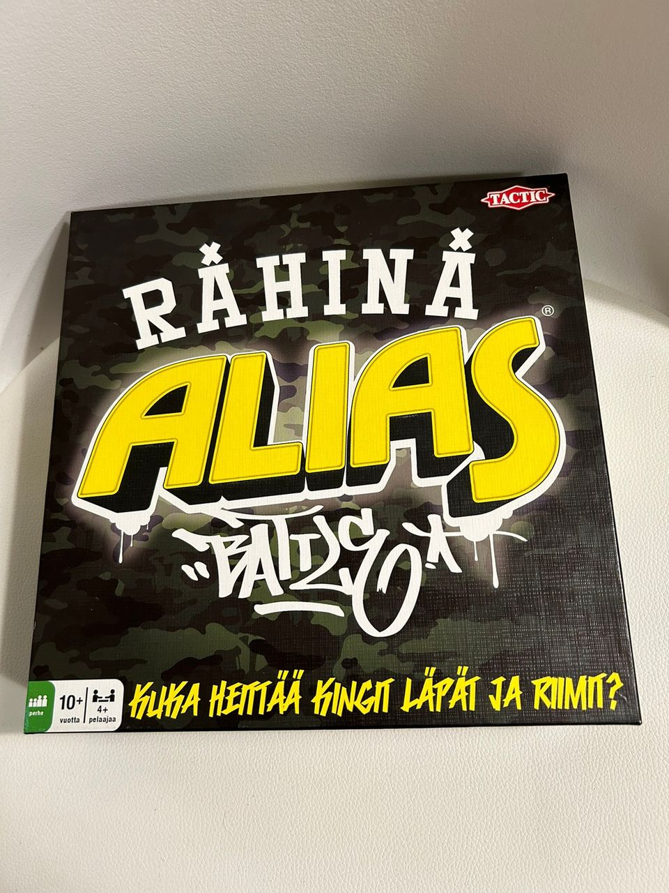 Rähinä Alias peli