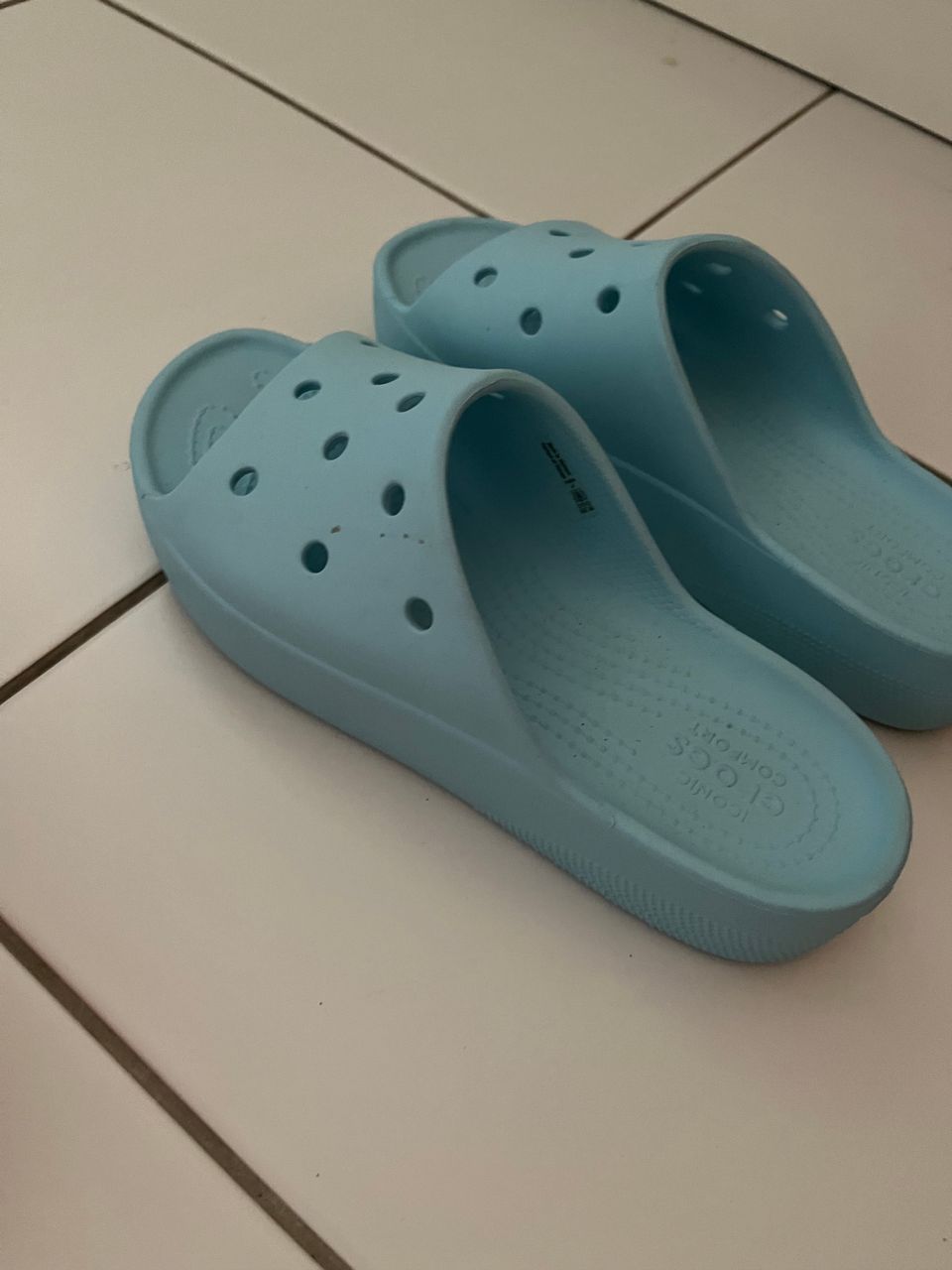 Crocs sandaalit