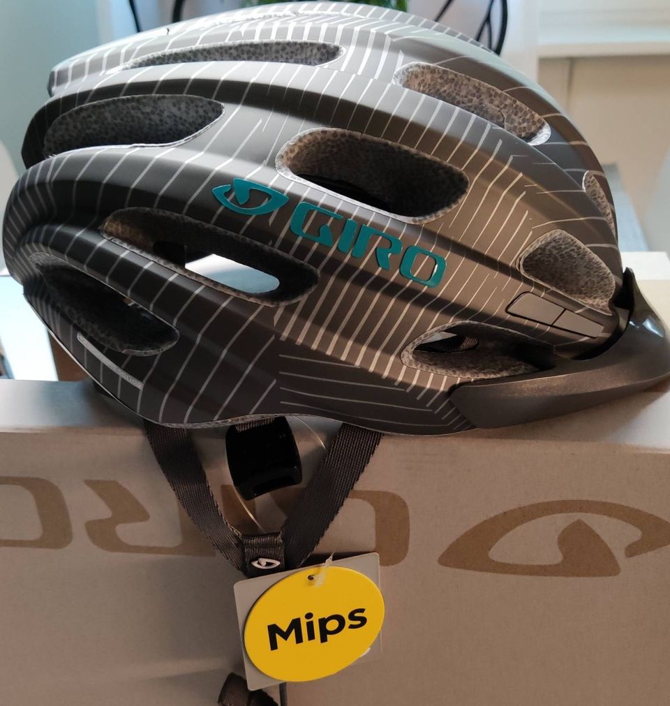 Giro mips pyöräilykypärä, 50 - 57 cm.