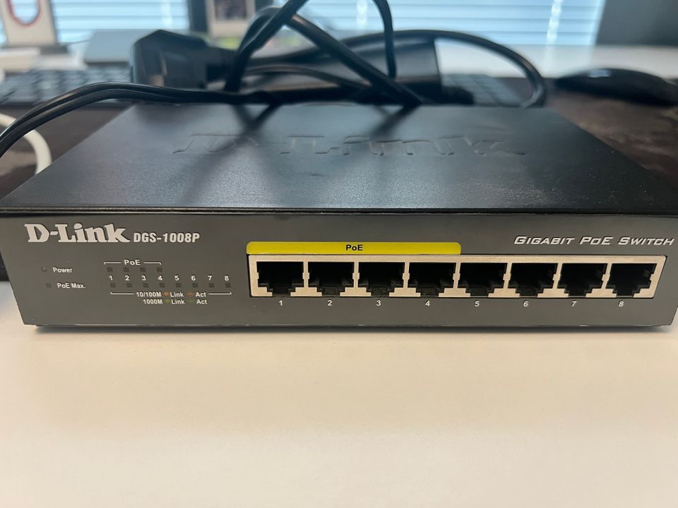 D-Link DGS-1008P PoE kytkin