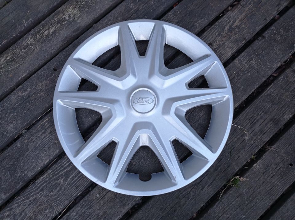 Ford 15" pölykapseli 1kpl