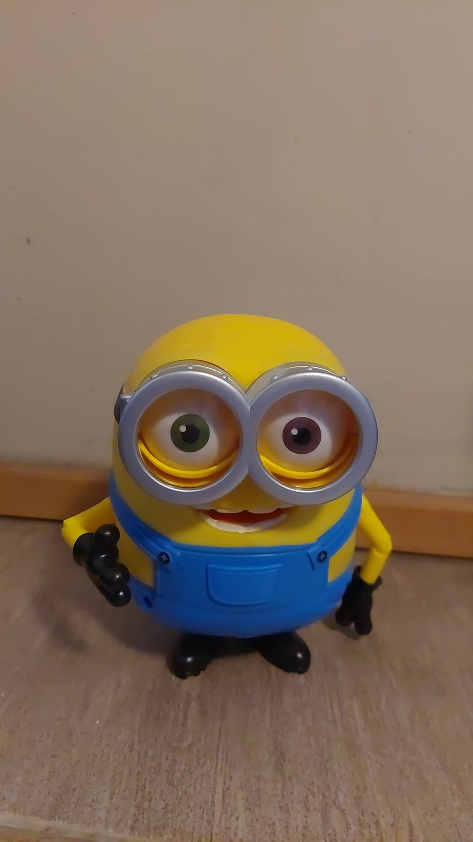 Naurava/ääntelevä Minion hahmo (itse ilkimys)