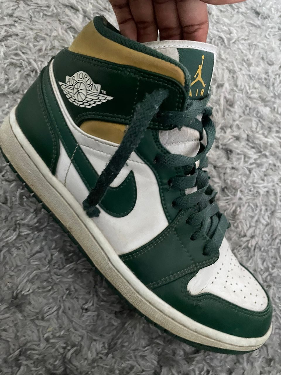 Jordan 1 mid