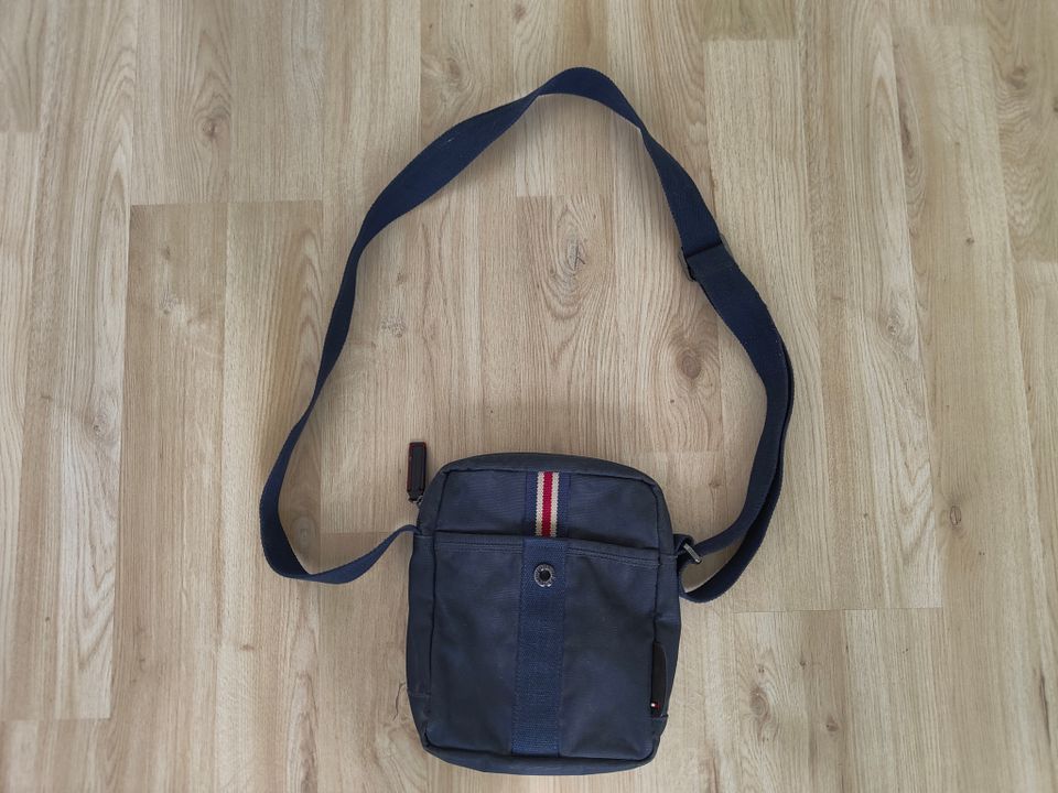 Tommy Hilfiger olkalaukku unisex