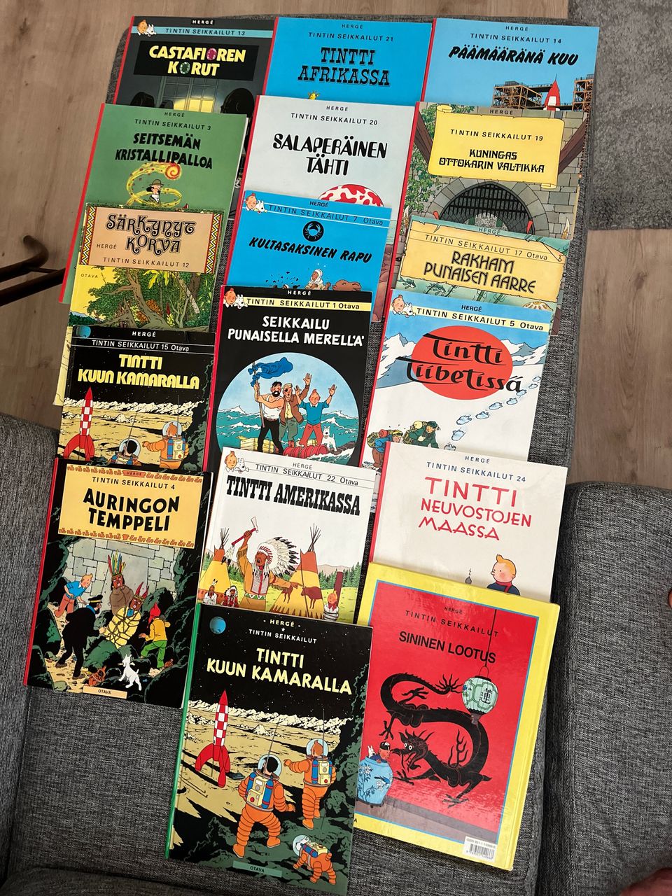 Tintin seikkailut -sarjakuvia