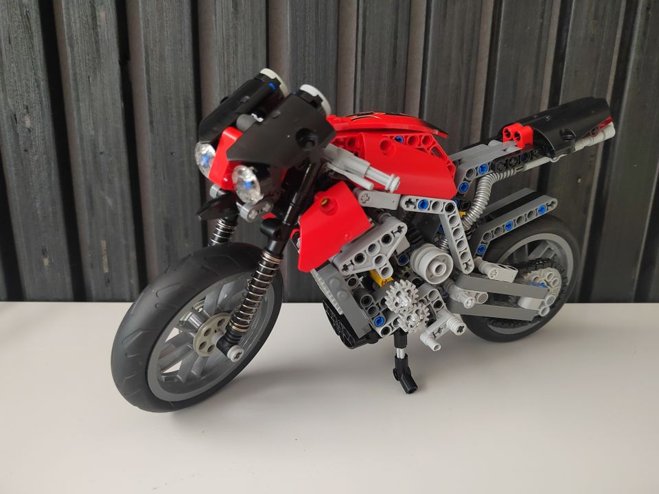 LEGO Technic 8051 moottoripyörä