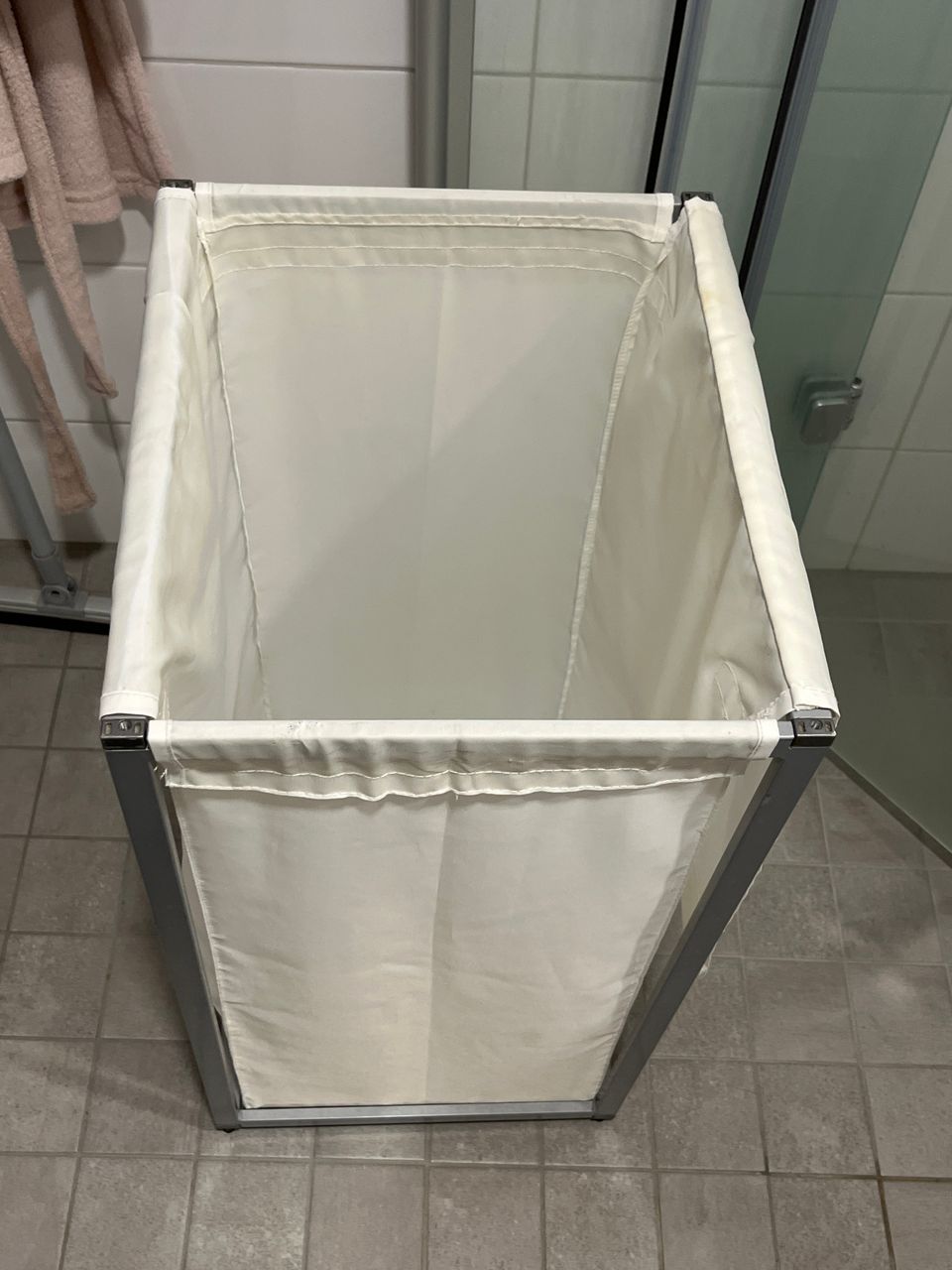 Ikea Pyykikori koko 40x35 korkeus 69 cm Kannelinen.