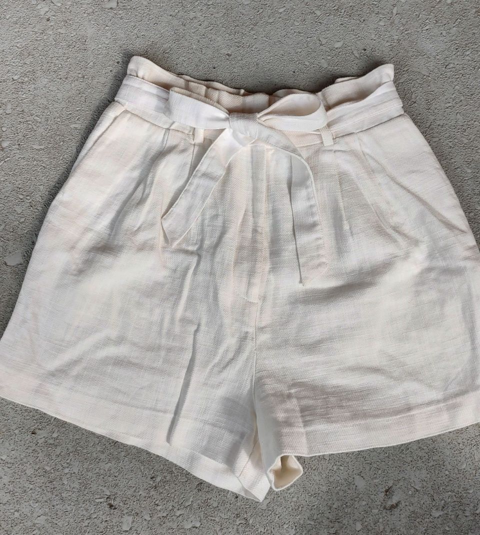 Vaaleat shortsit, H&M 34