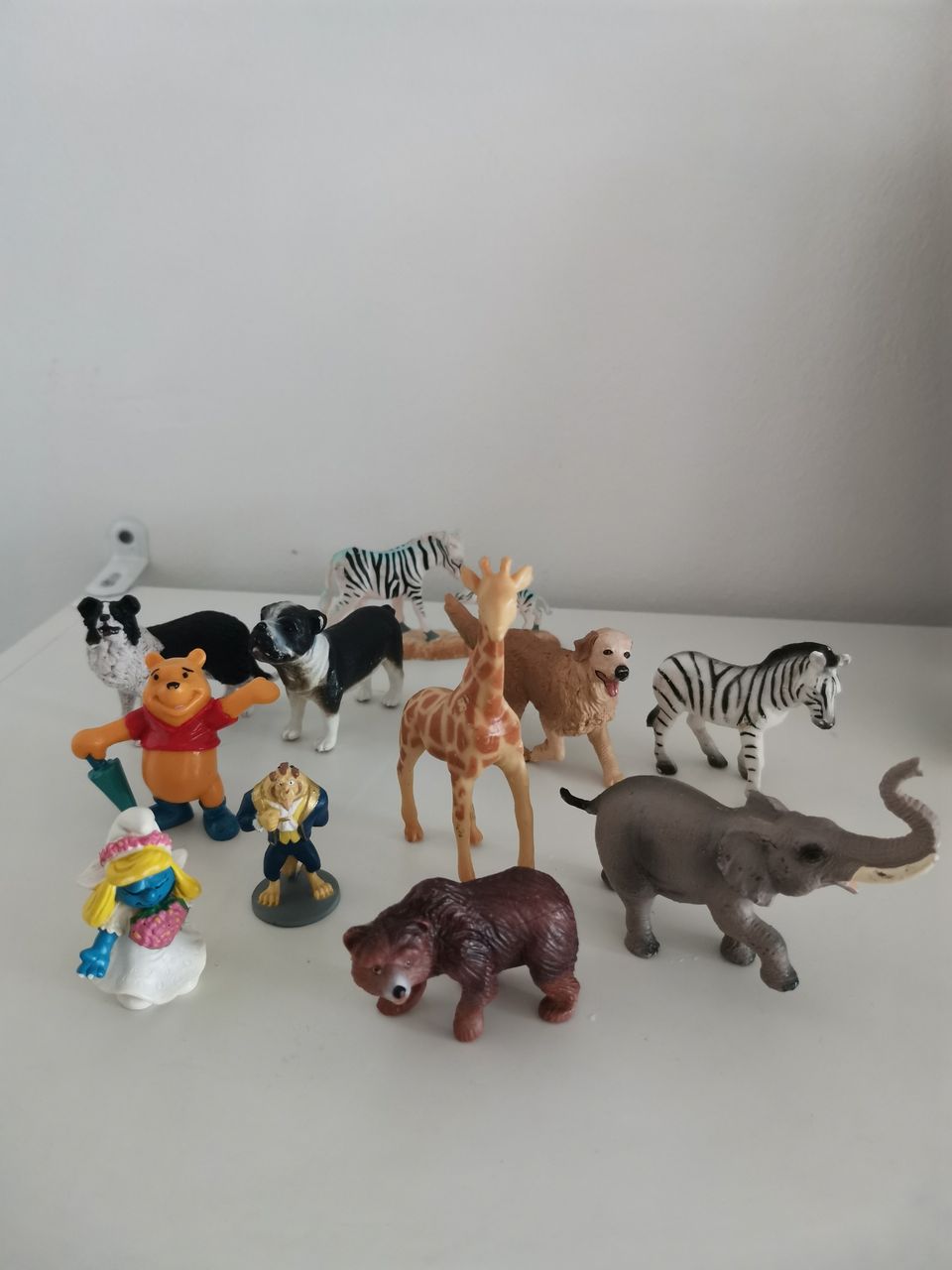 Eläimiä ja figuureja; mm. Bully, Schleich, Papo