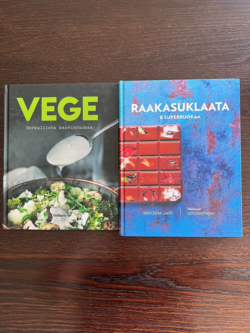 Vege  ja raakasuklaa reseptikirjat