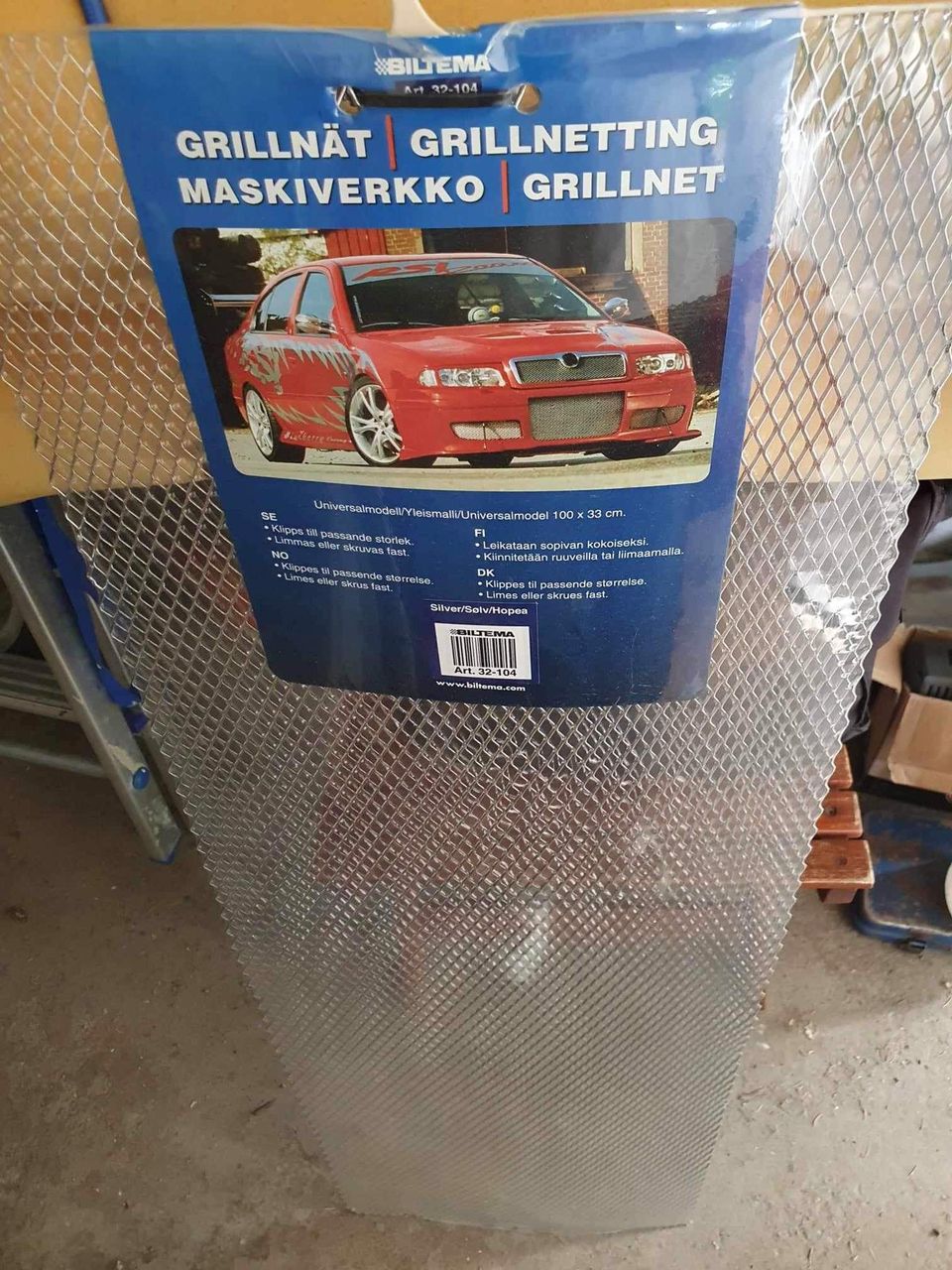 Uusi auton maskiverkko