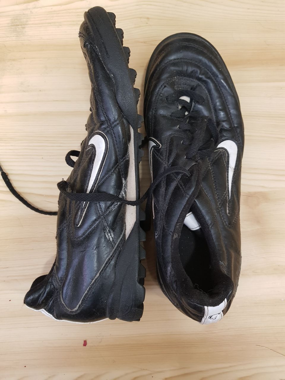 Nike tekonurmikenkä, koko 38,5