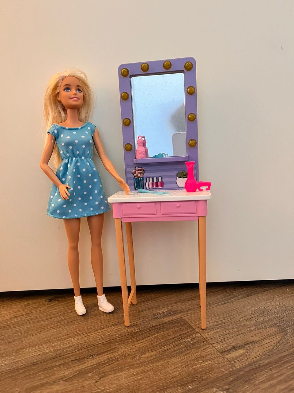 Barbie Malibu Vanity