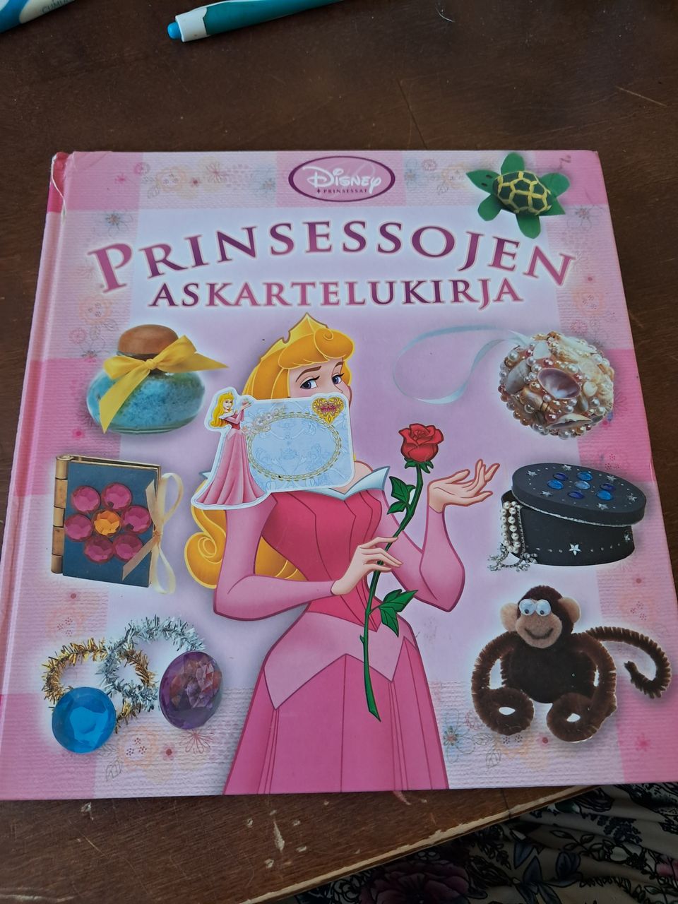 Prinsessojen askartelukirja