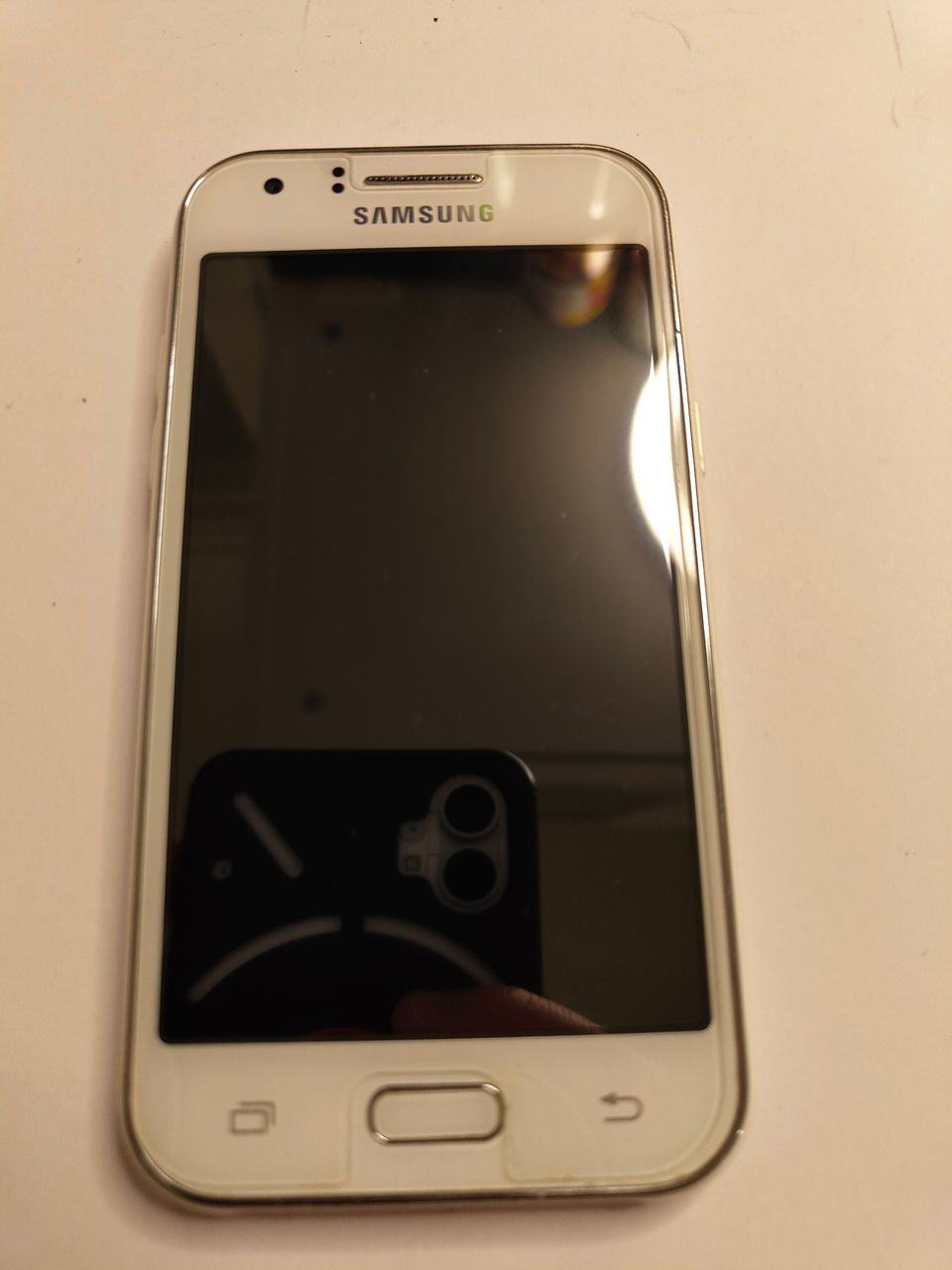 Samsung J1 (Näytössä lasinen suoja ja muutenkin priimakunnossa!)